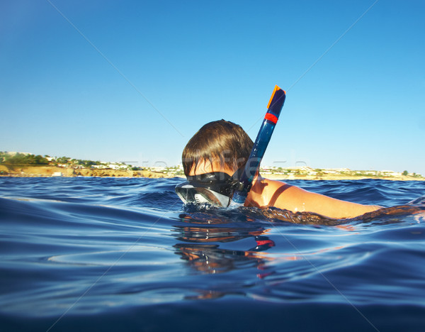 商业照片: 男孩 ·水·海· 性质 · 颜色 · 游泳的