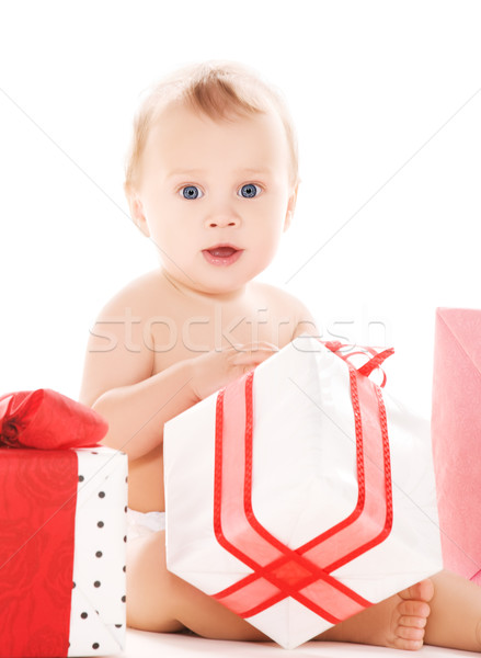 礼品            白    孩子 / picture of baby boy with gifts