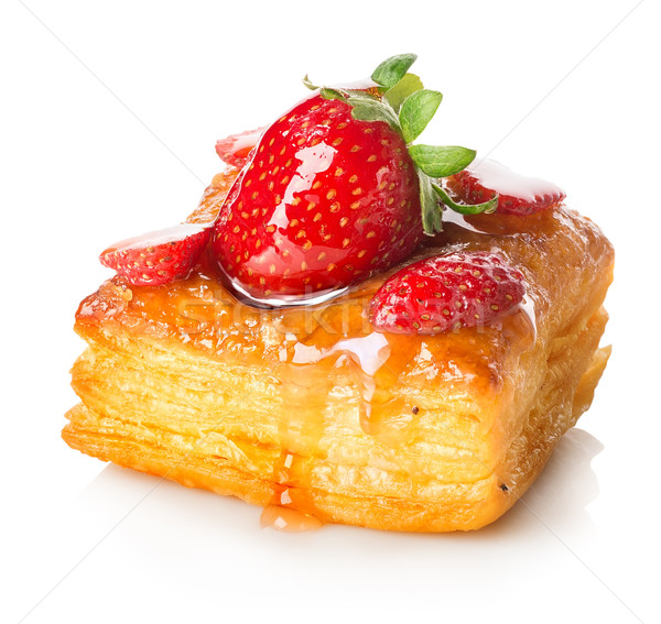 照片: 蛋糕 · 草莓 · 孤立 · 白 · 食品 / cake of puff pastry