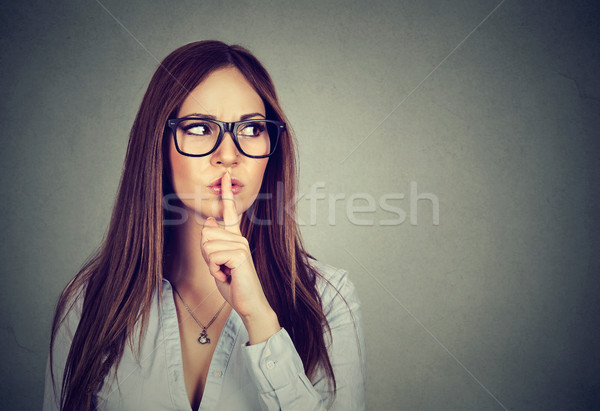 商业照片: 女子 · 安静 · 手指 · 嘴唇 · 手势