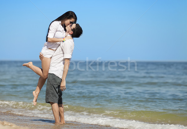 beautiful girls kissing on beach №200663 beautiful girls kissing on beach № 200662