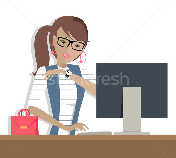 商业照片: 商界女强人 · 桌面 · 年轻女子 · 办公室 · 坐在