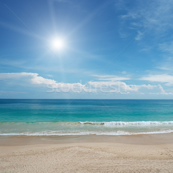 沙滩 · 太阳 · 蓝天 · 天空 ·水·云 / sandy beach and sun in