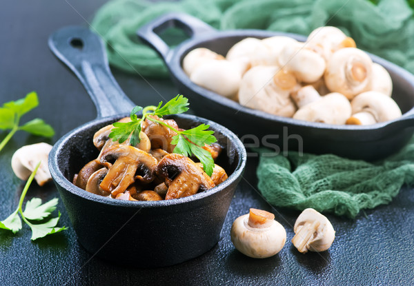 商业照片: 蘑菇    碗    表    夏天    晚餐 / fried mushrooms in