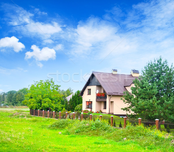 商业照片: 房子 · 天空 ·草· 太阳 · 夏天 ·场 / house in poll