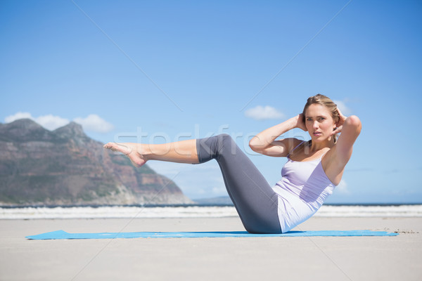 商业照片: 适合    瑜伽    海滩 / focused fit blonde doing yoga