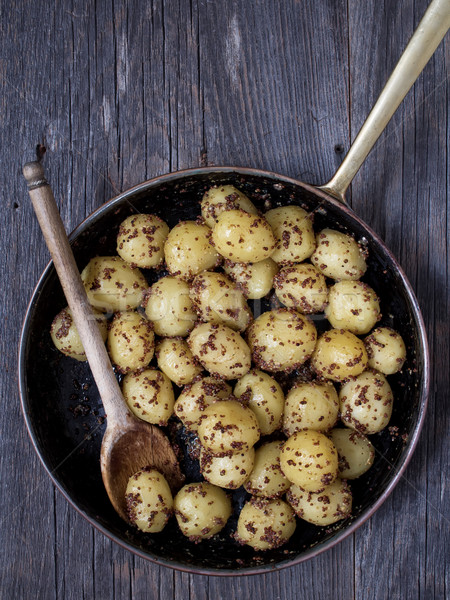 增加至灯箱 商业照片 #5769219rustic boiled potato in mustard 由