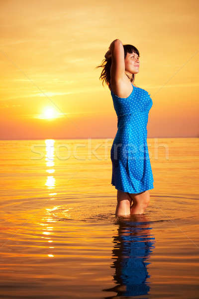 Femme permanent eau jeune femme coucher du soleil plage [[stock_photo]] © 26kot