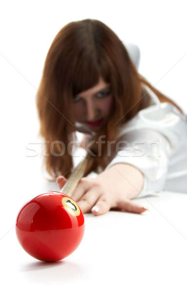 Fată joc biliard izolat alb tabel Imagine de stoc © 26kot