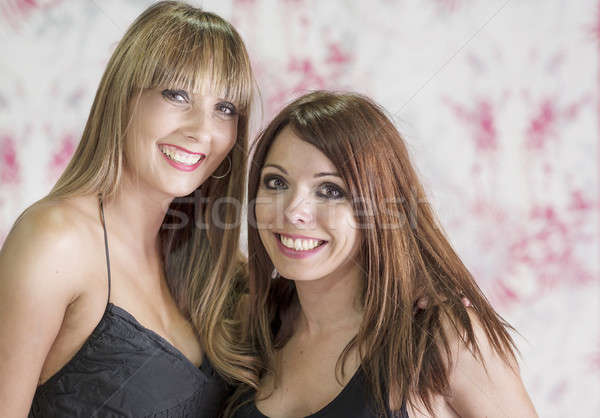 две женщины друзей смеясь идеальный Белые зубы розовый Сток-фото © 2Design