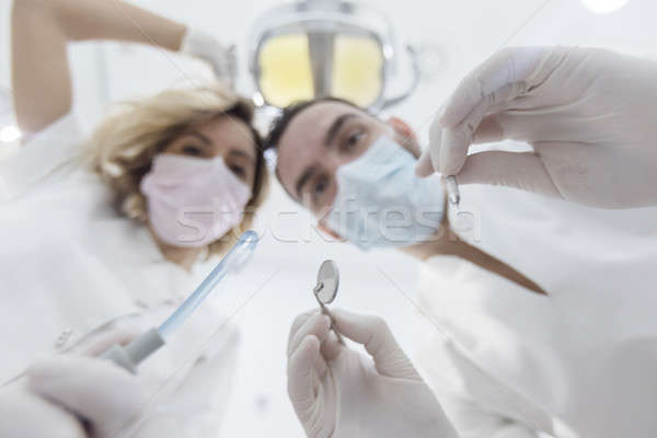 Foto stock: Dentistas · mascarilla · quirúrgica · espejo · paciente