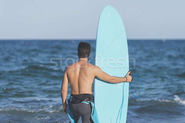 Foto stock: Surfista · azul · tabla · de · surf · playa · cielo