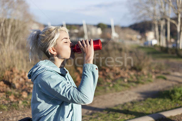 Młodych dziewczyna woda pitna rano jogging Zdjęcia stock © 2Design