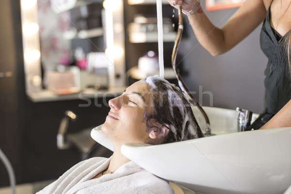 Genç kadın yıkama kuaför kadın müşteri mutluluk Stok fotoğraf © 2Design
