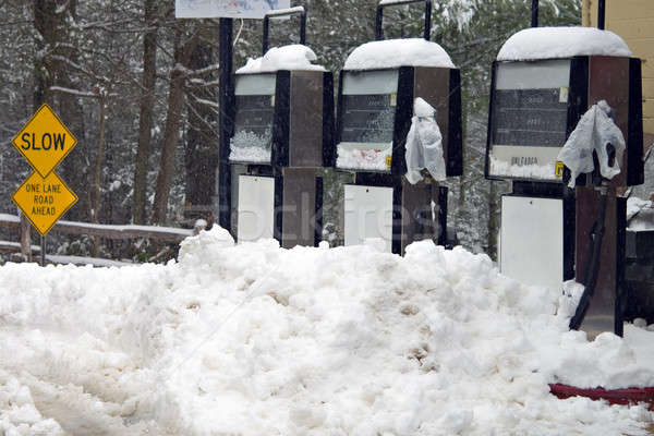 Slechte winter weer lege gas sneeuw Stockfoto © 2tun