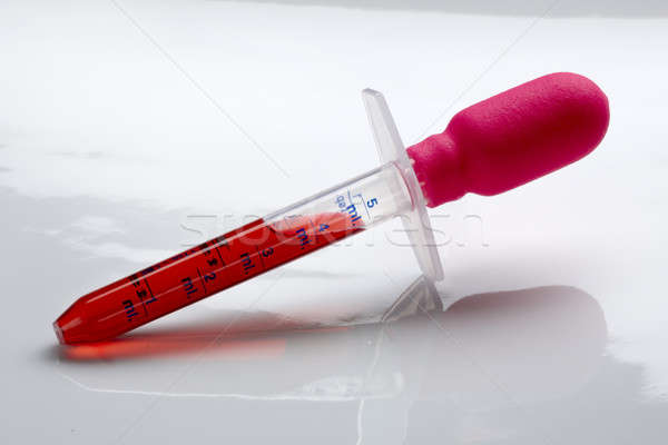 Piros gyógyszer közelkép lövés folyadék fehér Stock fotó © 350jb