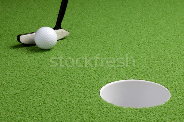 Scurt apăsaţi bilă iarbă golf club Imagine de stoc © 350jb
