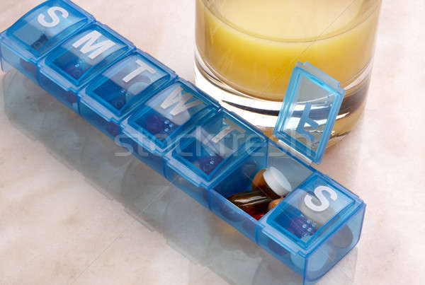 Tous les jours dose bleu plastique drogue organisateur Photo stock © 350jb