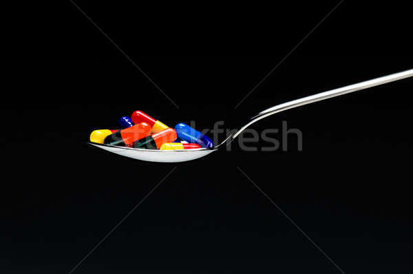 [[stock_photo]]: Une · cuillère · médication · pilules · noir · médicaux