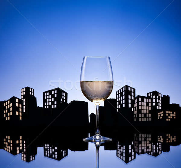 Metrópoli vino blanco aumentó luz vidrio Foto stock © 3523studio