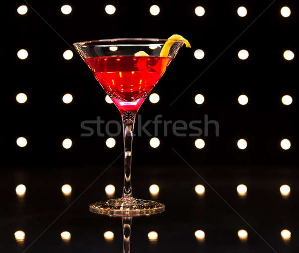Cosmopolit cocktail discotecă ringul de dans apă sticlă Imagine de stoc © 3523studio