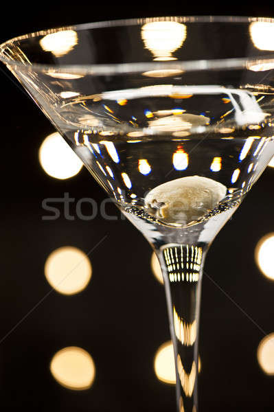 Cocktail-uri ringul de dans discotecă apă sticlă bar Imagine de stoc © 3523studio