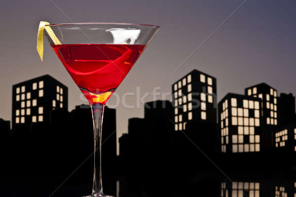 Métropole cosmopolite cocktail court vodka canneberges [[stock_photo]] © 3523studio