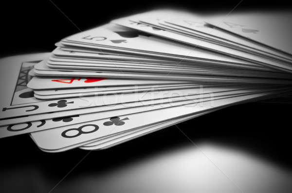Ganar suelto blanco negro cubierta tarjetas Foto stock © 72soul