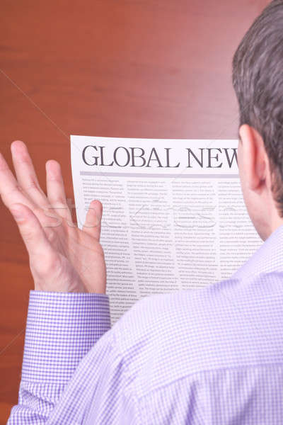Férfi olvas újság felirat globális hírek Stock fotó © a2bb5s