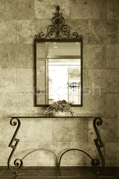 [[stock_photo]]: Miroir · détail · luxe · hôtel · lobby · matin