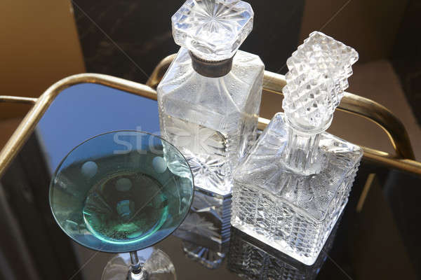 Foto stock: Vidrio · botellas · bar · mesa