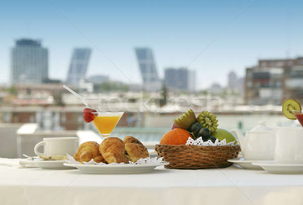 Mic dejun terasa Madrid hotel clădirilor alimente Imagine de stoc © ABBPhoto