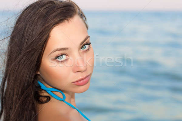 Bastante jovem senhora retrato posando praia Foto stock © acidgrey
