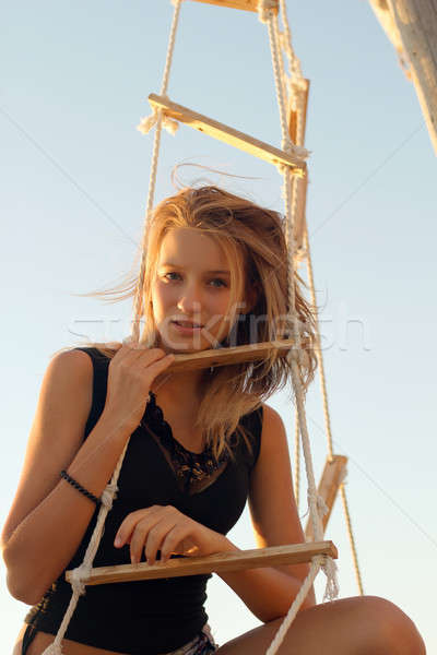 Menina adolescente sessão popa navio mulher menina Foto stock © acidgrey