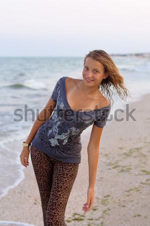 Nő ül szexi fiatal nő égbolt test Stock fotó © acidgrey