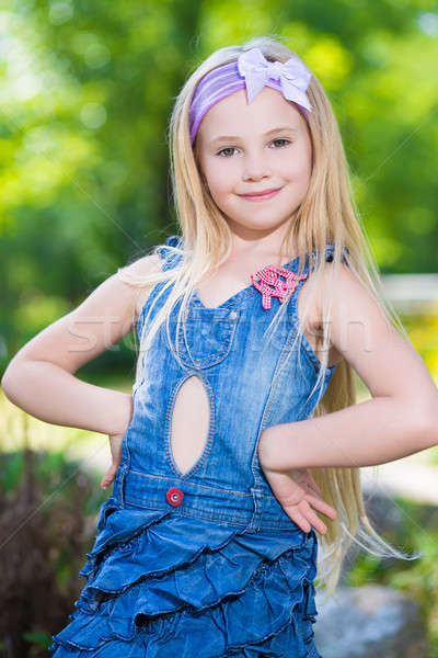 Portre güzel küçük kız poz açık havada kız Stok fotoğraf © acidgrey