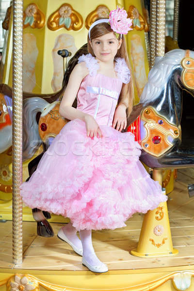 Zarif küçük kız güzel pembe elbise poz Stok fotoğraf © acidgrey