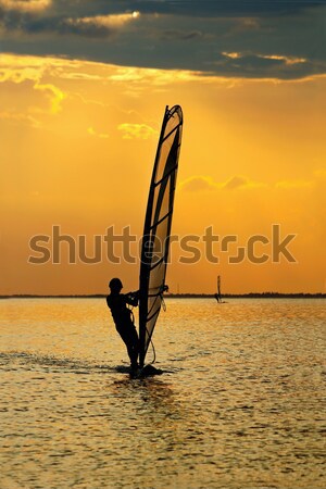 Vrouwen leren het windsurfen zonsondergang strand licht Stockfoto © acidgrey