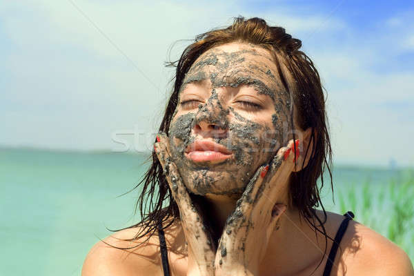 Mulher jovem retrato lama banho mulher mar Foto stock © acidgrey
