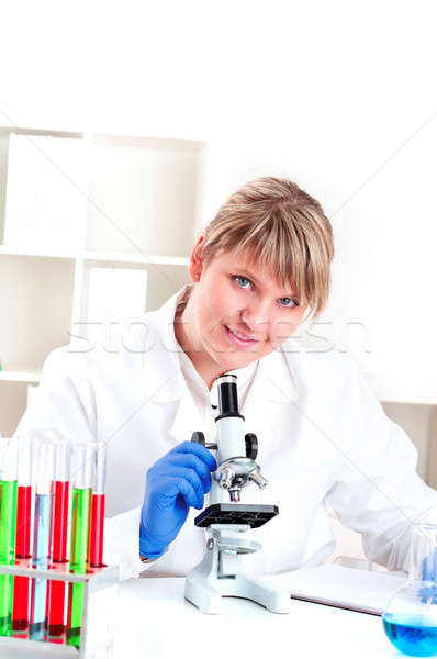Médico pesquisa feminino médico trabalhando lab Foto stock © adam121