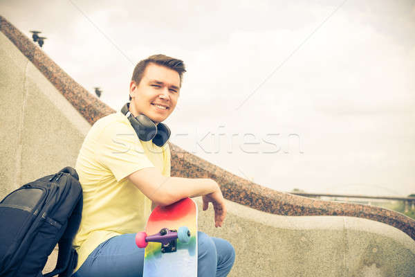 Skateboard vent stedelijke jonge man vergadering trap Stockfoto © adam121