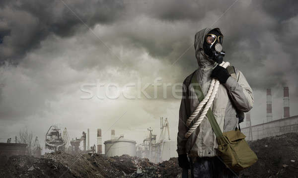 Postar futuro homem sobrevivente máscara de gás Foto stock © adam121