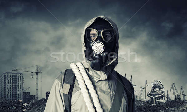 發表 未來 男子 倖存者 防毒面具 商業照片 © adam121