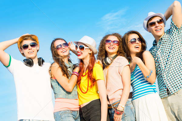 Grupo jóvenes gafas de sol sombrero Foto stock © adam121