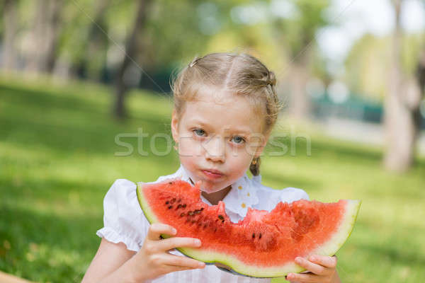 Kid Wassermelone Scheibe cute Mädchen Sitzung Stock foto © adam121