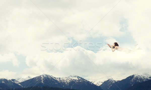 Genç ücretsiz güzel kadın uçan gökyüzü oynama Stok fotoğraf © adam121