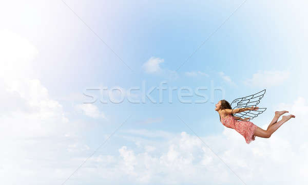 Jeunes libre jeune femme battant élevé ciel bleu [[stock_photo]] © adam121