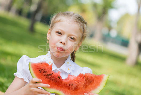 Kid Wassermelone Scheibe cute Mädchen Sitzung Stock foto © adam121