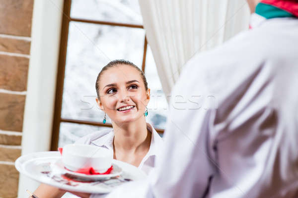 Chelner fel de mâncare nice femeie restaurant Imagine de stoc © adam121