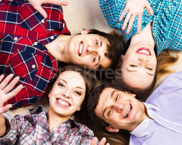 Vier jonge mannen liggen samen lachend liefde Stockfoto © adam121